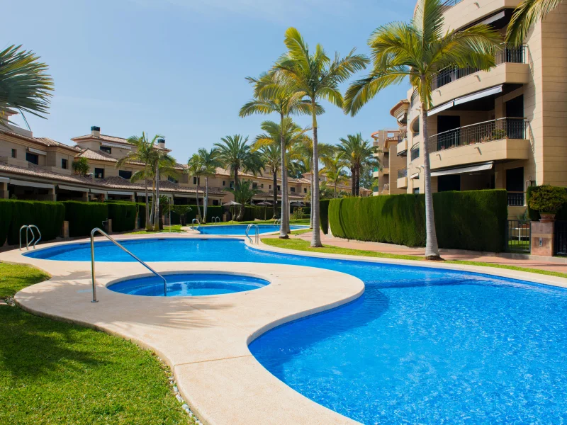 Appartement te koop in Jávea, Puerto met terras en uitzicht op de bergen