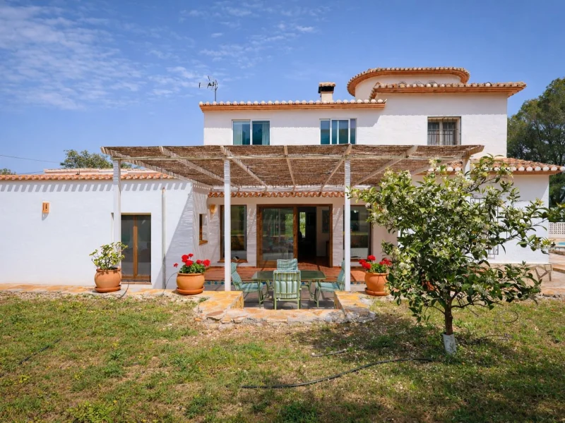 Charmante villa in Dénia met privézwembad en fruitbomen