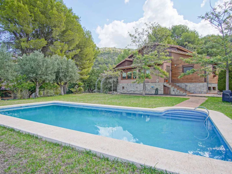 Charmante villa met vier slaapkamers, zwembad en stallen in Orba