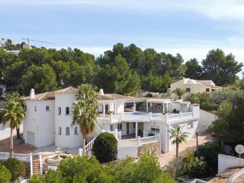 Mediterrane villa in Altea met uitzicht op de bergen en gastenverblijf