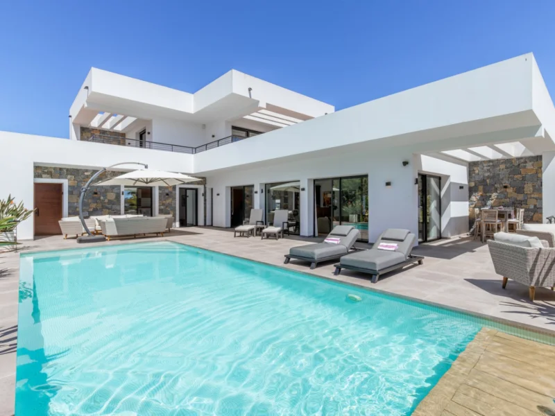 Moderne villa in Sol Park, Moraira met verwarmd zwembad
