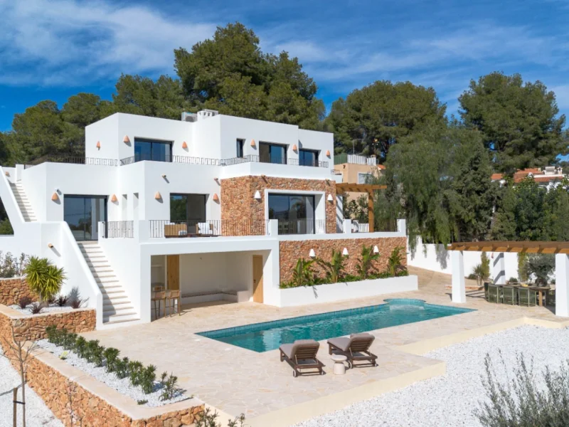 Moderne villa met vier slaapkamers en privézwembad in Moraira