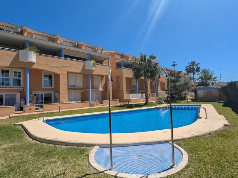 Duplex appartement met uitzicht op de bergen in Jávea