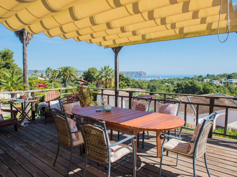 Villa met dubbel perceel en zeezicht in Jávea