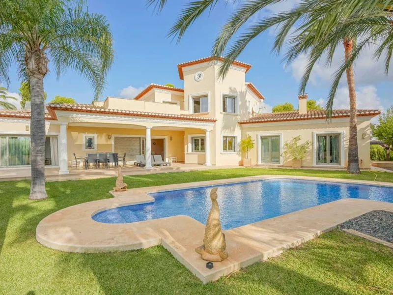 Traditionele villa te koop in Benissa met zee- en Ifachzicht