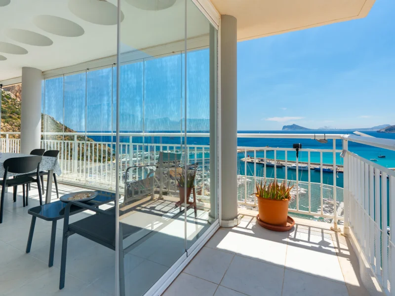 Architectonisch ontworpen penthouse met panoramisch zeezicht in Calpe te koop