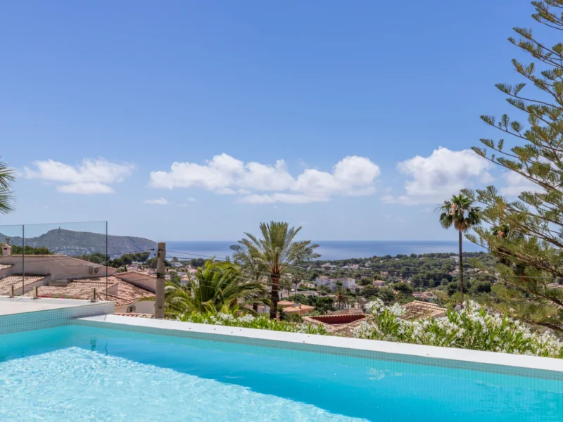 Villa te koop in Moraira, Benimeit met privé zwembad en panoramisch zeezicht