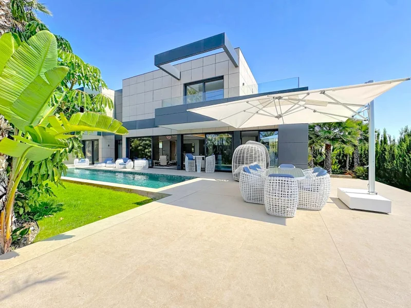 Luxe villa te koop in Calpe met panoramisch zeezicht en privé zwembad