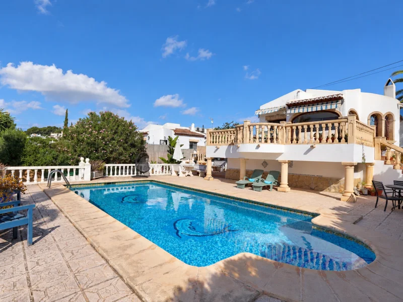Villa te koop in Jávea met privézwembad en uitzicht op Montgó