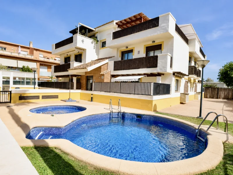 Gelijkvloers appartement te koop in Jávea met terras en zwembad