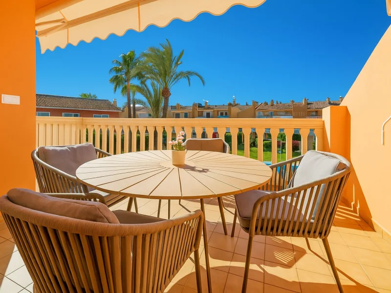 Gerenoveerd penthouse in Jávea met zwembad en terras nabij de zee