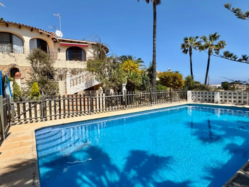 Traditioneel chalet met zeezicht en privézwembad in Jávea