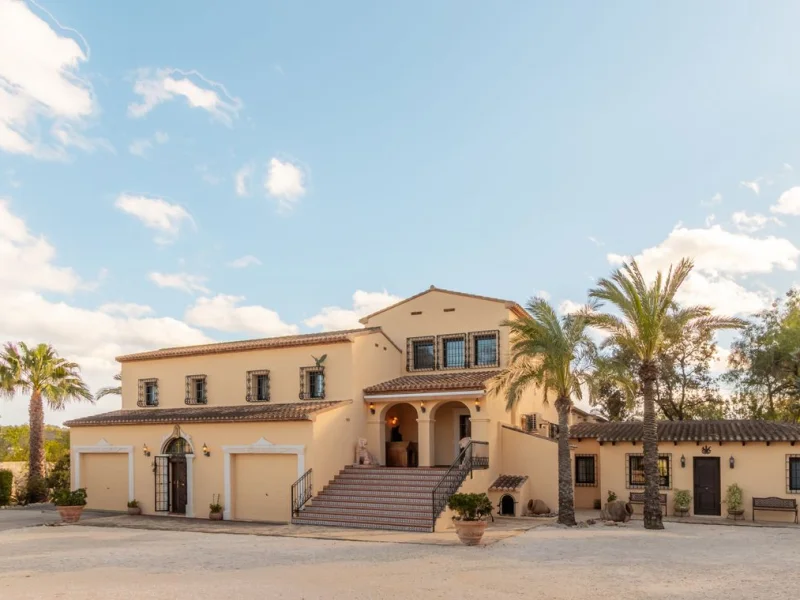 Traditionele mediterrane villa met zwembad en uitzicht in Jávea