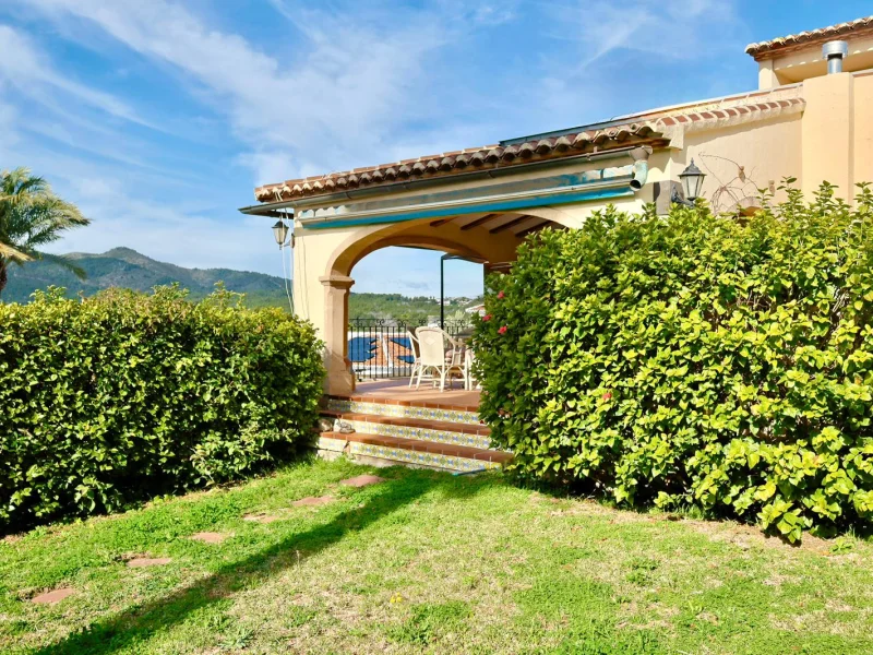 Villa in Jávea bij de Golf Club met vrij uitzicht