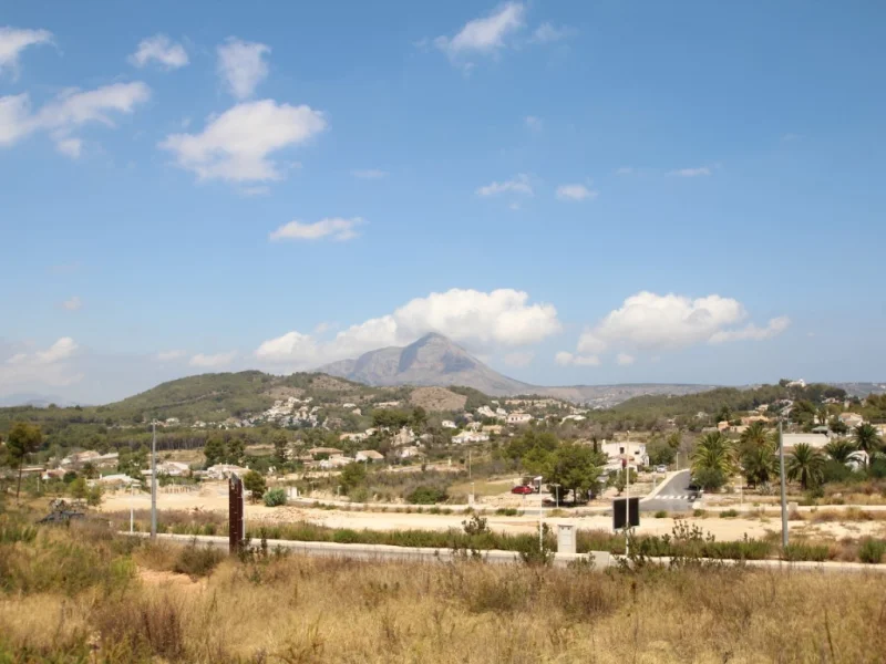 Bouwgronden in Jávea met uitzicht op de bergen bij het natuurpark