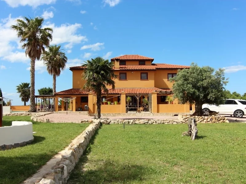 Ruime finca met zes slaapkamers in Pedreguer met zwembad en uitzicht