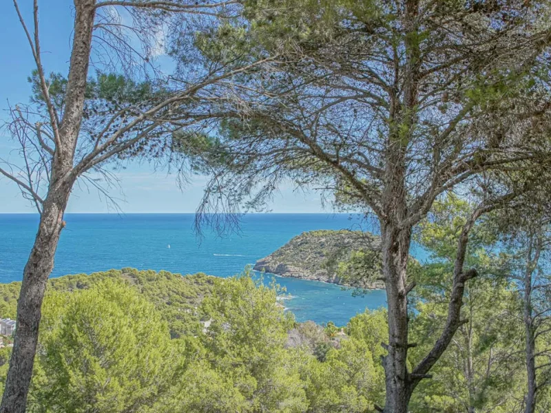 Bouwgrond met zeezicht en het eiland Portichol in Jávea