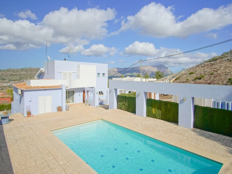 Vrijstaande villa in Pedreguer met zwembad en panoramisch uitzicht