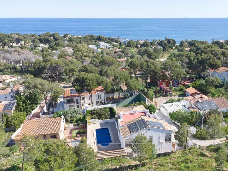 Villa in Las Rotas, Dénia met zeezicht en groot perceel