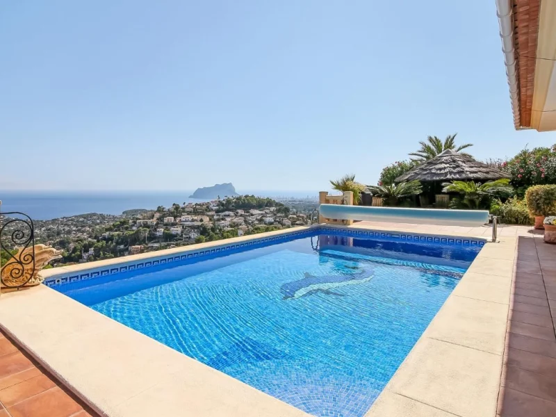 Villa in Moraira, Benimeit met zeezicht en gastenverblijf