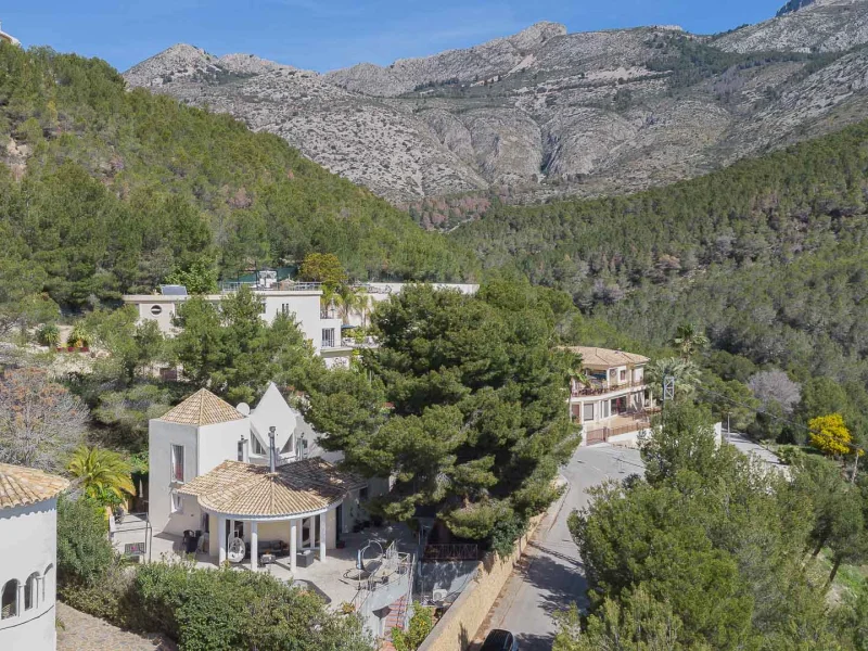 Charmante villa in Altea, Santa Clara met zwembad en zeezicht