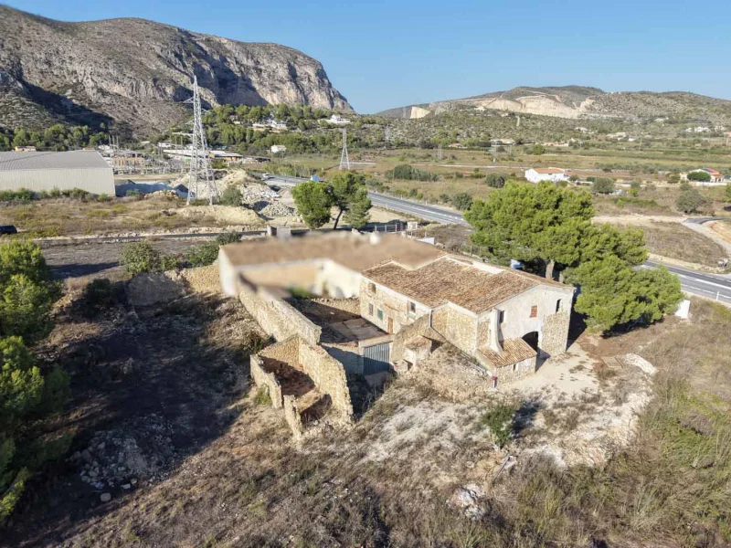 Traditionele finca met groot vlak perceel in Teulada