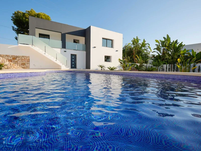 Moderne villa in Calpe, El Carrió met zeezicht en zonne-energie