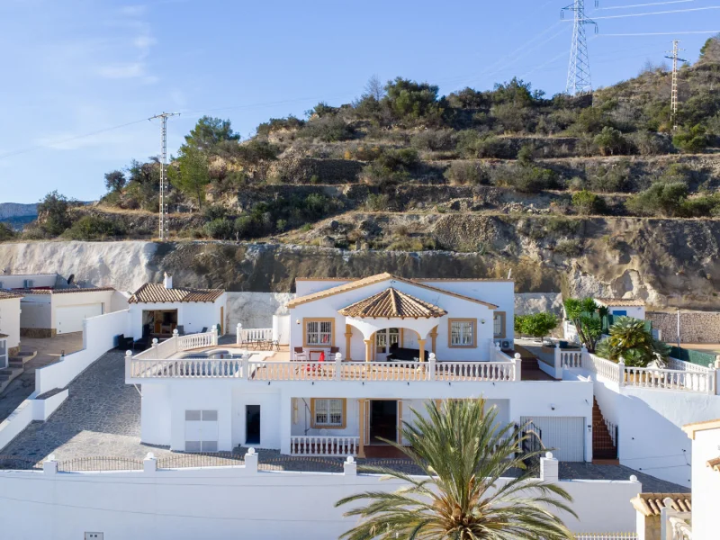 Traditionele villa met gastenverblijf en zeezicht in Partida Cucarres, Calpe