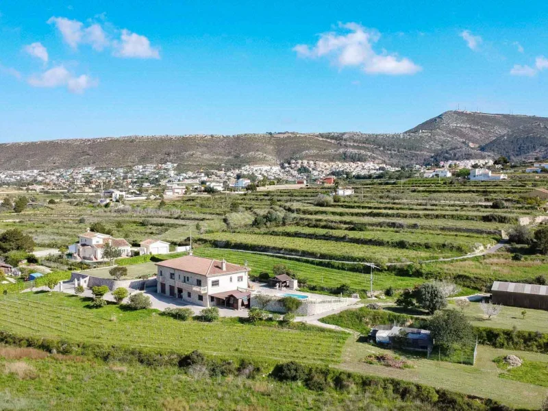 Villa in Benitachell met eigen wijngaard en panoramisch uitzicht