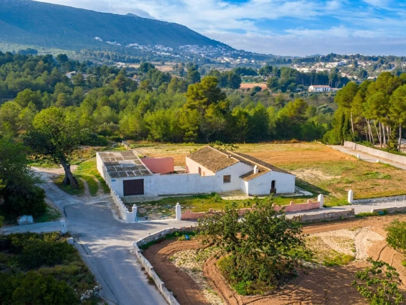 Traditionele finca op groot perceel te renoveren in Jávea