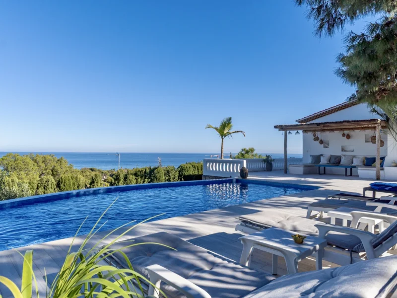 Villa met Zeezicht te Dénia: Uw Droomhuis Wacht!