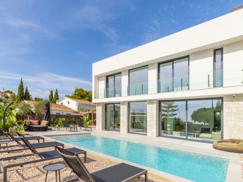 Villa te koop in Benissa, La Fustera, een investering met zeezicht