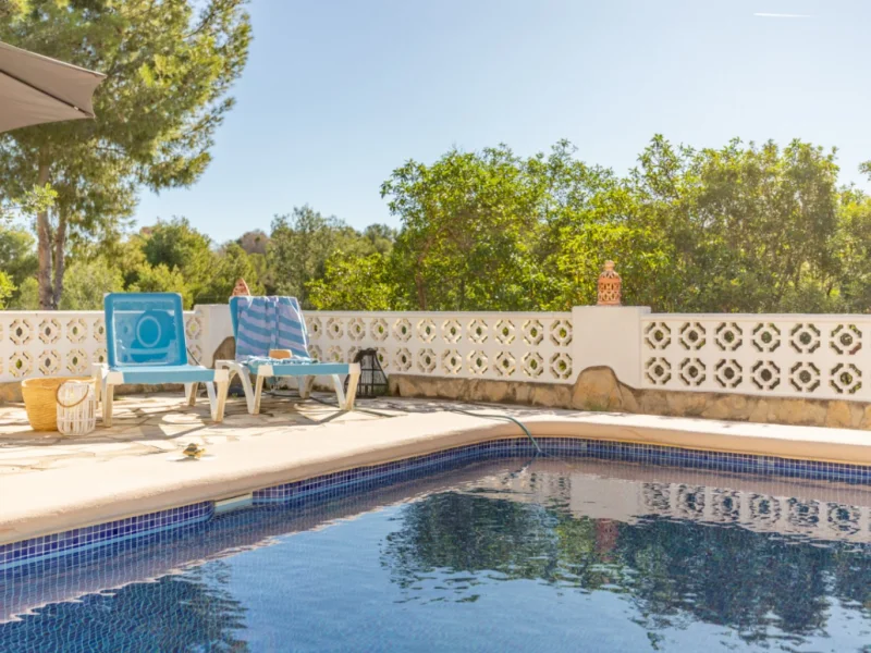 Vrijstaande villa in Moraira met privé zwembad en gastenverblijf