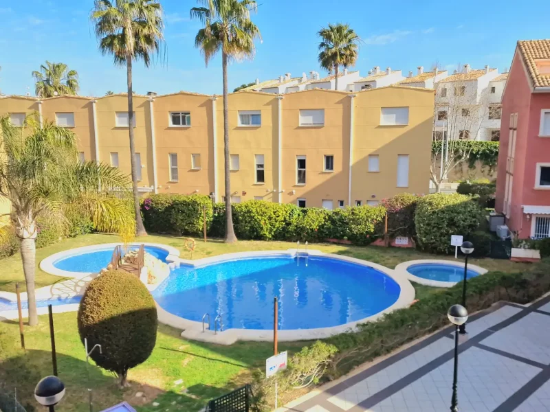 Duplex appartement met gemeenschappelijk zwembad en groot solarium