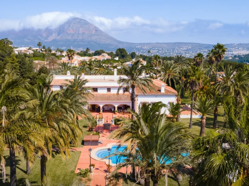 Mediterrane villa in Jávea, Lluca met gastenverblijf en groot perceel