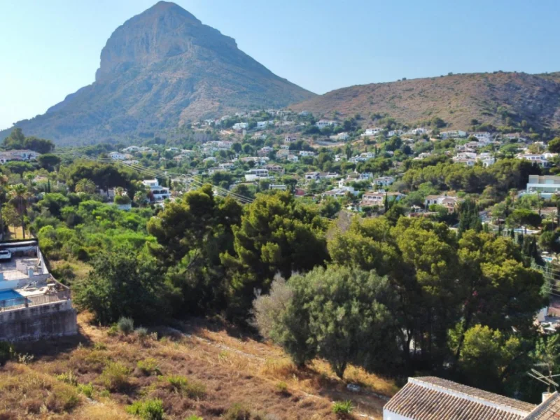 Groot stedelijk perceel in Jávea met uitzicht op de Montgó en de zee