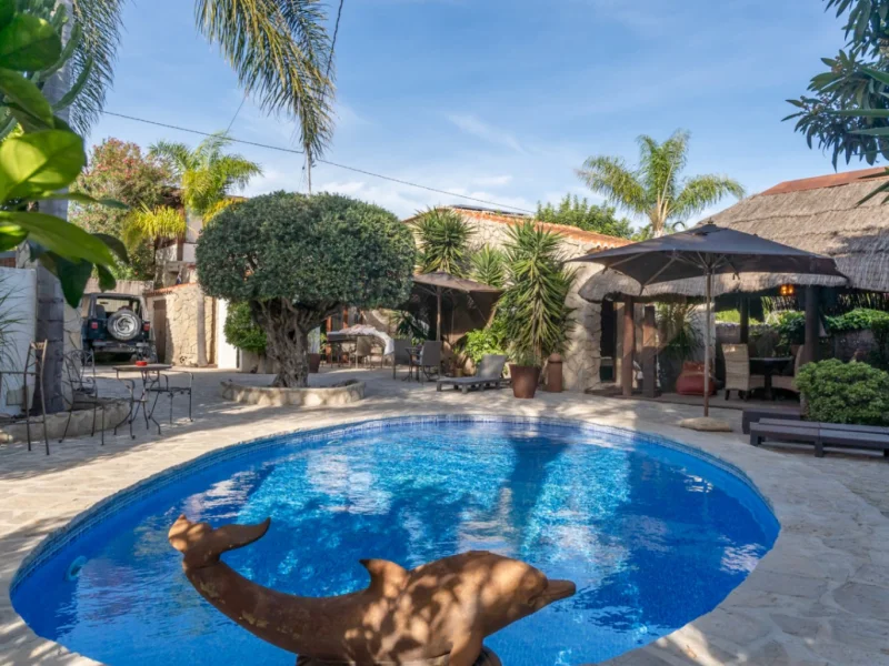 Gerenoveerde villa met zwembad en gastenverblijf in Jávea Senioles