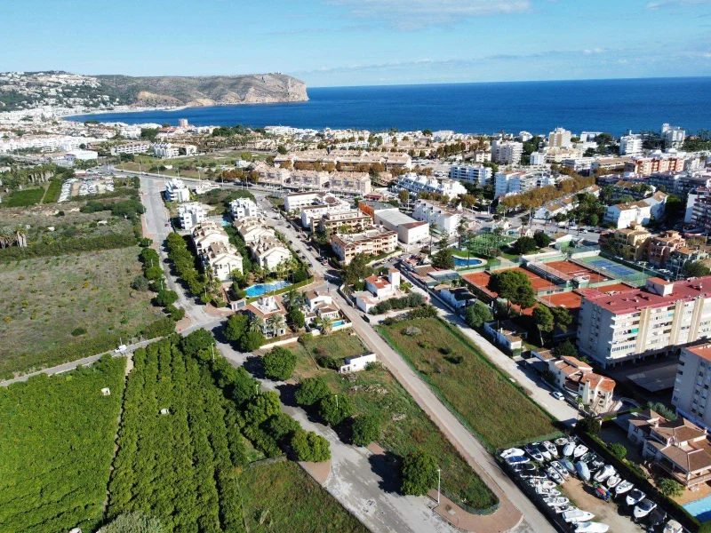 Strategische bouwgrond in Jávea voor 24 appartementen nabij Arenal strand