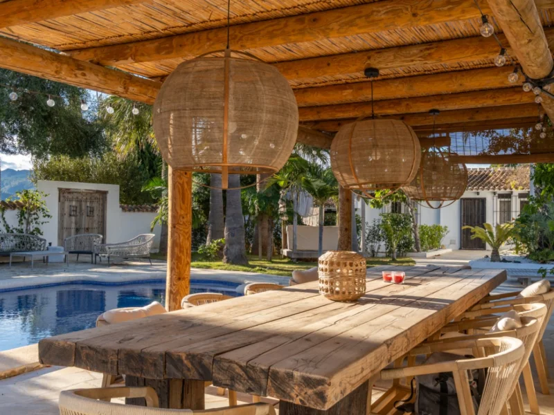 Gerenoveerde luxe villa in Dénia, Jesús Pobre met zwembad en appartementen