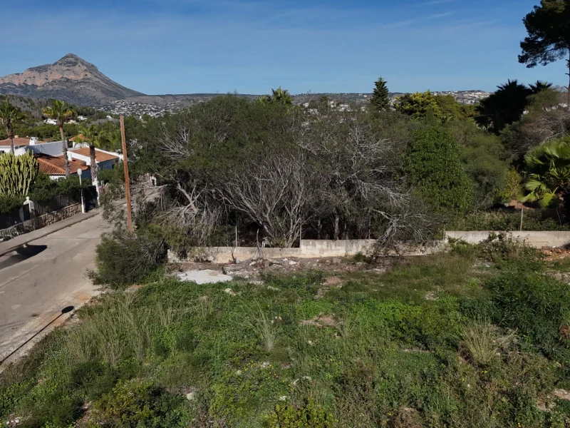 Bouwgrond met goedgekeurde licentie in Pinosol, Jávea