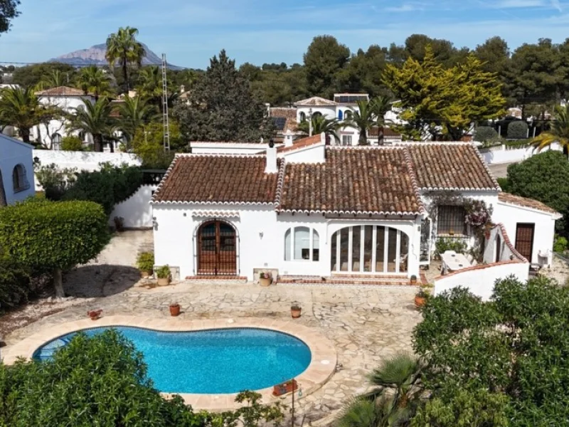 Traditionele villa in Costa Nova Pla, Jávea met privé zwembad