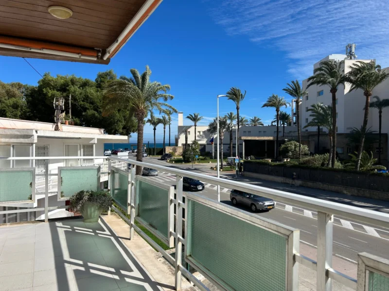 Appartement op de eerste lijn met zeezicht in Jávea