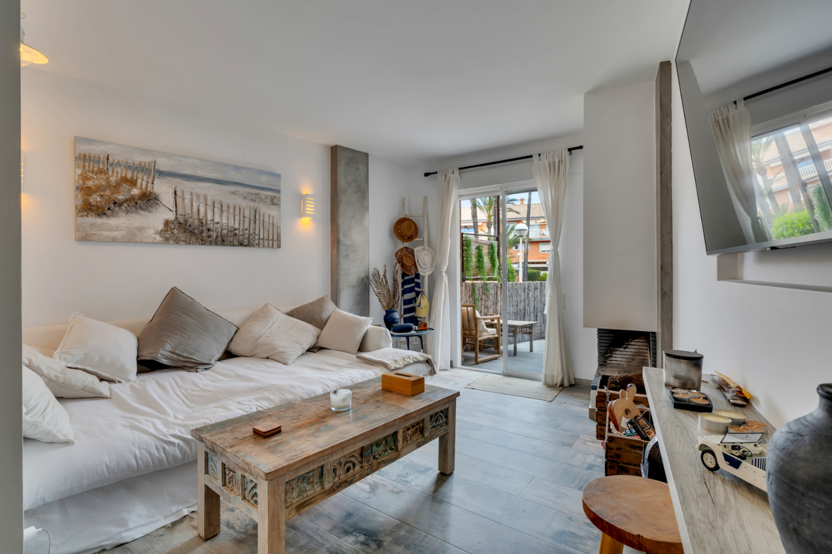 Gelijkvloers appartement in Dénia met zwembad en privéterras