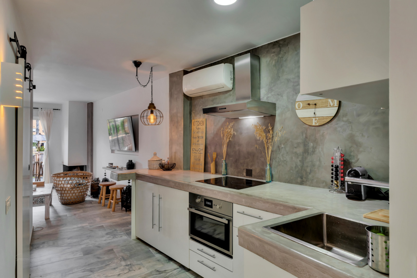 Gelijkvloers appartement in Dénia met zwembad en privéterras