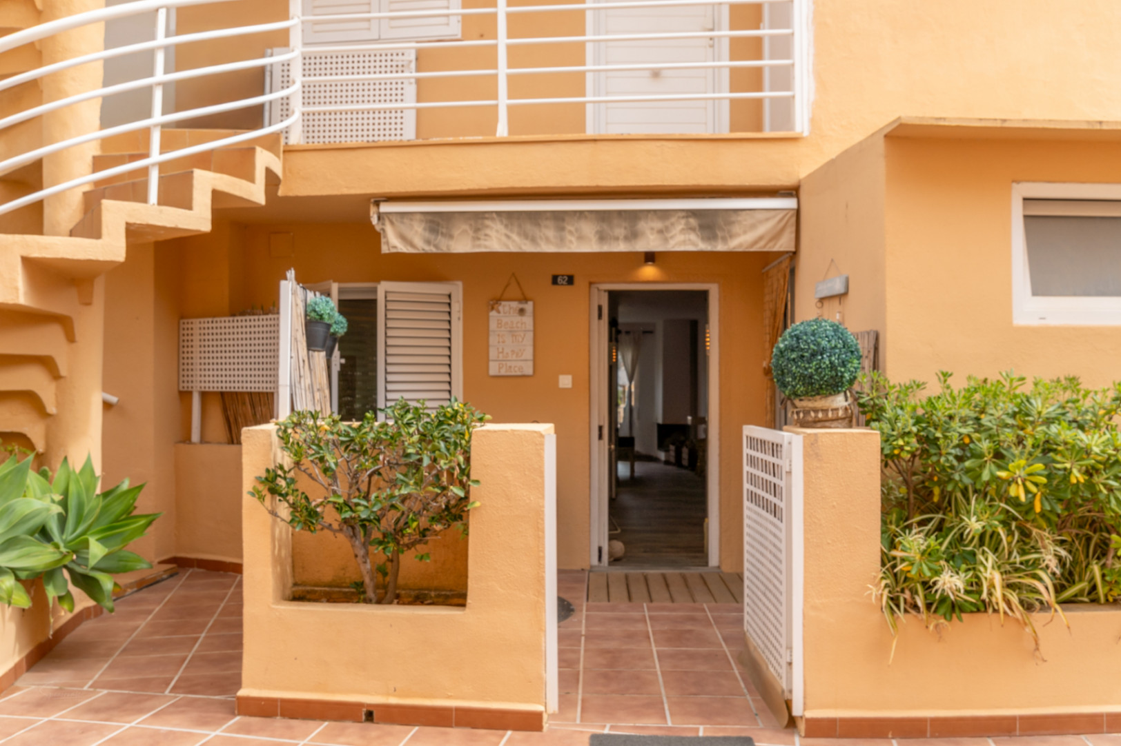 Gelijkvloers appartement in Dénia met zwembad en privéterras