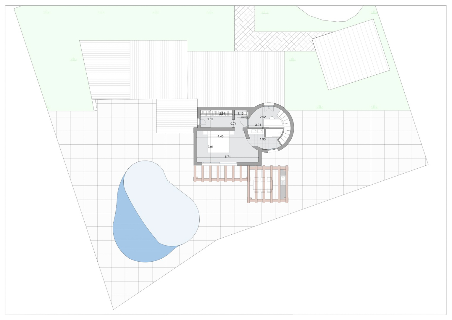 Technische plattegrond van de hoofdslaapkamer met en-suite badkamer, wenteltrap en de ruime buitenruimte met zwembad en pergola.