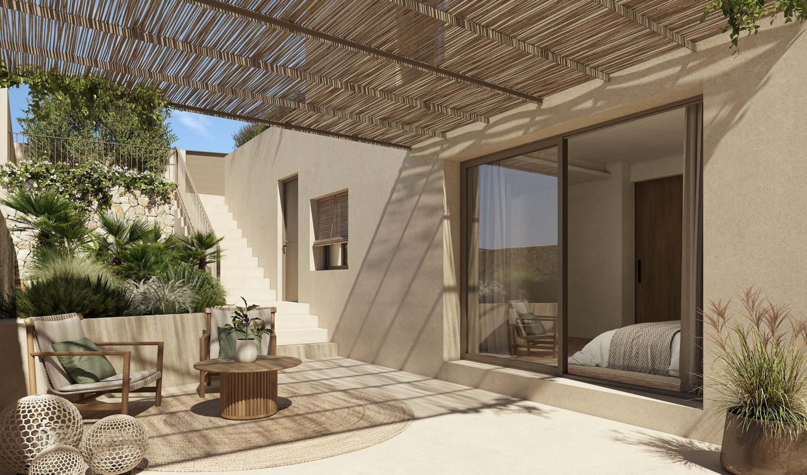 Buitenterras met een rieten pergola, houten loungezetels en directe toegang tot de slaapkamer via grote glazen schuifdeuren.