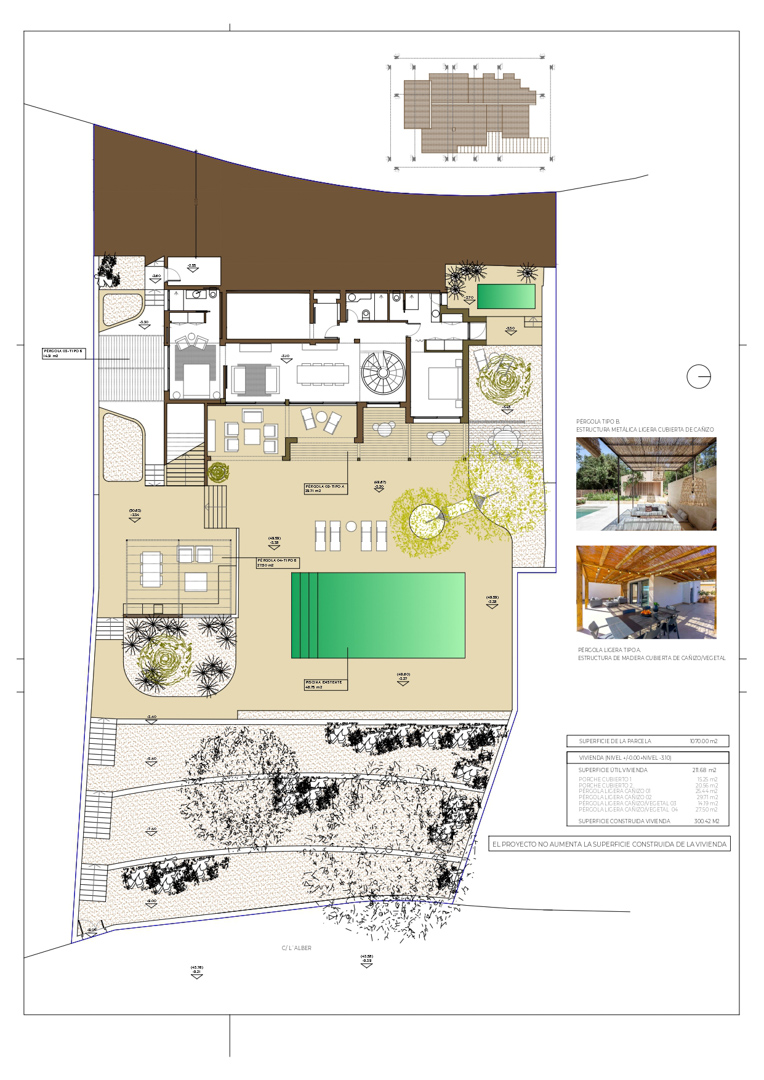 Gedetailleerd inrichtingsplan van het renovatieproject met de indeling van de villa, de terrassen met pergola's en het zwembad op het perceel van 1070 m2.