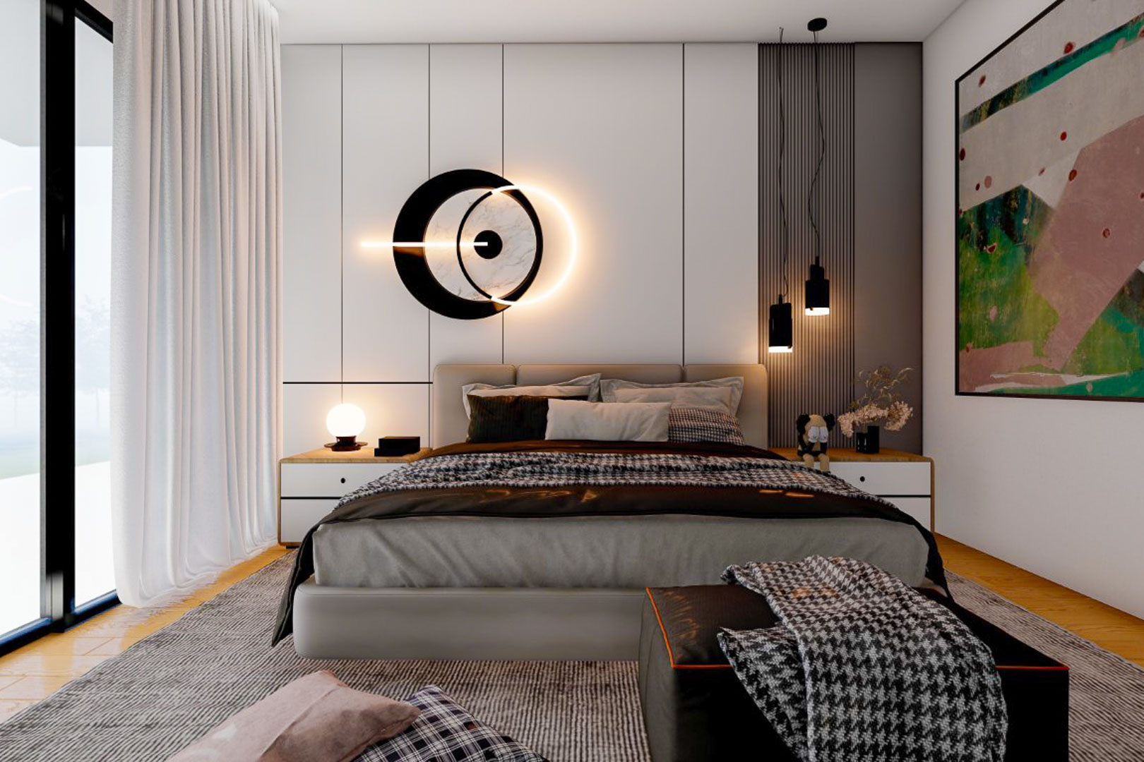 Hoofdslaapkamer met een gepaneeld hoofdeinde, hanglampen en abstract kunstwerk.