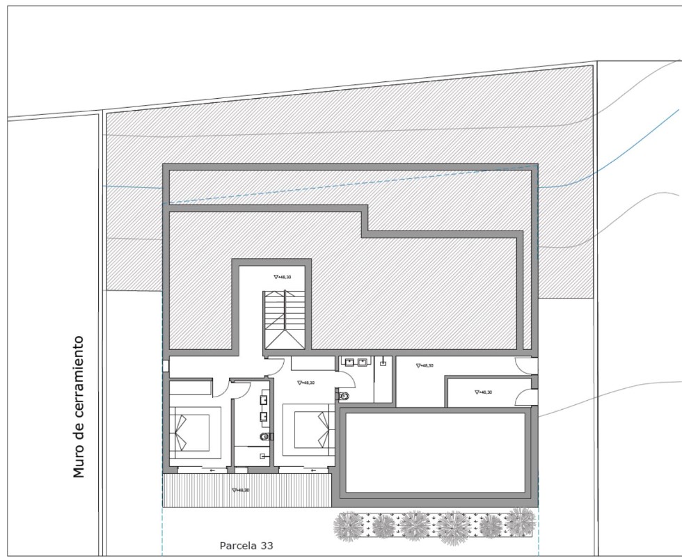 Gedetailleerde technische plattegrond met de indeling van twee slaapkamers met en-suite badkamers, een centrale trap en een ruim schaduwrijk terras op Perceel 33.